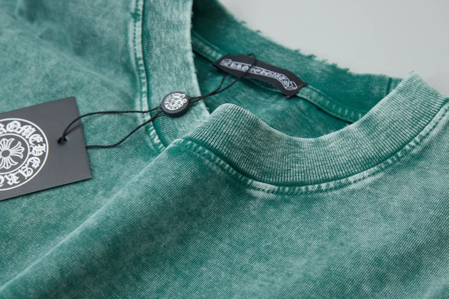 🅿️230 ✨CH✨🆕25SS spring and summer new style Crow ✝ embroidered short-sleeved frame Light luxury essential item for daily commuting for men and women Correct version Welcome to compare Detailed features · 280g 100% pure cotton double yarn jersey fabric · Custom dyed in the same vat, special thickened 32 count double-ply 1X1 thread · Imported Australian pearlescent diamonds✝patterns➕hardware nuts are stamped at high temperature. Ready-made garments are dyed and then faded and fried with snowflakes and frayed. Then washed to make them look old. General washing improves the effect · Double-needle sewing and seam-crossing process · Original main mark washed tag brand moisture-proof paper packaging Color: black/rock coffee/green/red/blue Size: S/M/L/XL
